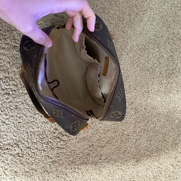 Adorable and authentic Louis Vuitton purse - Picture 2 of 5